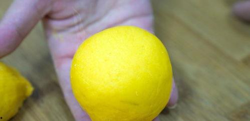 农民吃瓜馒头,农民吃瓜馒头的乡村生活画卷