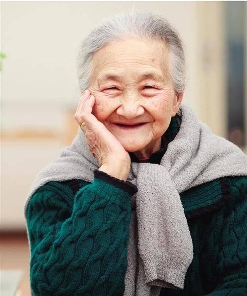 梨牙老人猜明星,揭秘娱乐圈的趣味互动