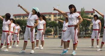 东北网红广场舞大爷视频,舞动激情，乐享晚年