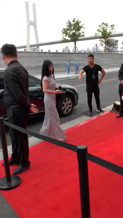 武汉女网红保安小哥,武汉女网红与保安小哥的甜蜜邂逅