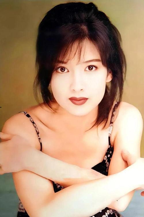 周慧敏饰演女明星,女明星的华丽蜕变之路