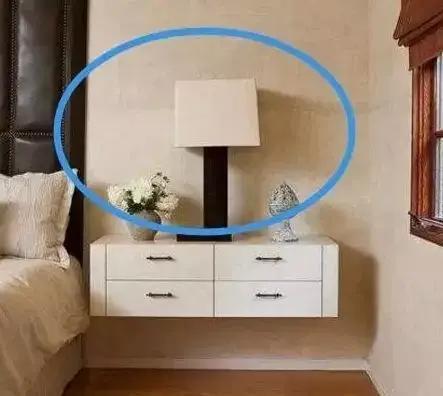 网红床头柜感应灯安装