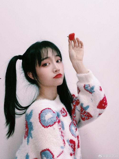 妹妹和秀儿吃瓜,妹妹与秀儿共度瓜田时光