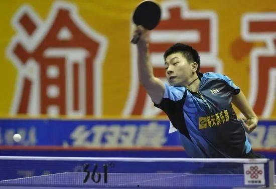 乒乓球比赛吃瓜,赛场风云，吃瓜群众围观精彩对决